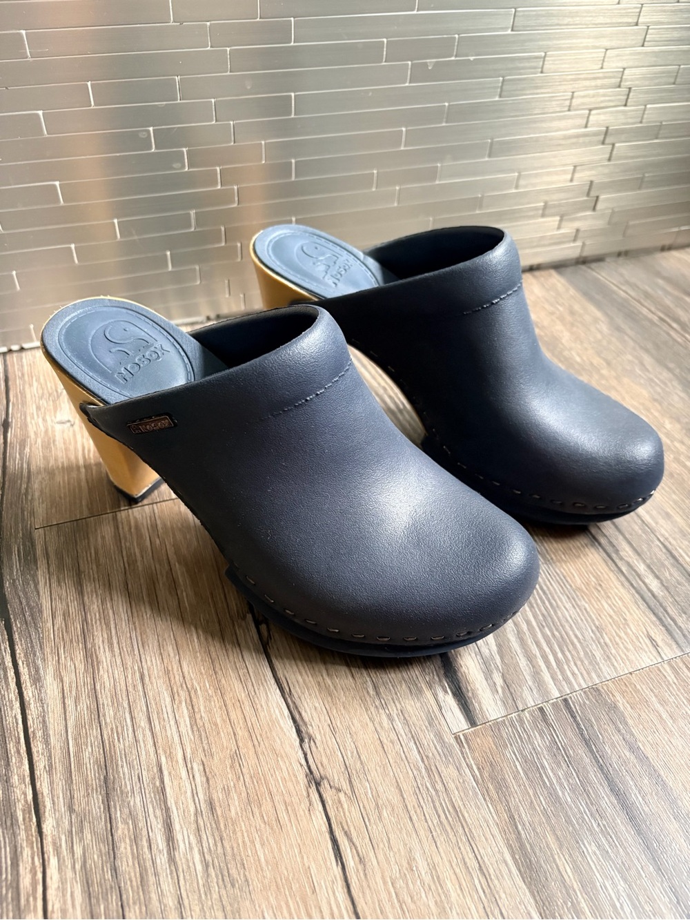 NoSOX blue rubber clogs size 8